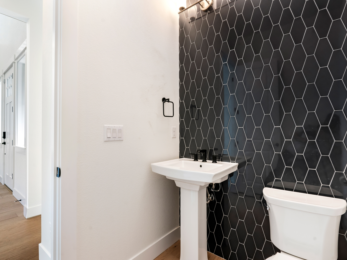 Grand View Rockess Farmhouse House Bathroom