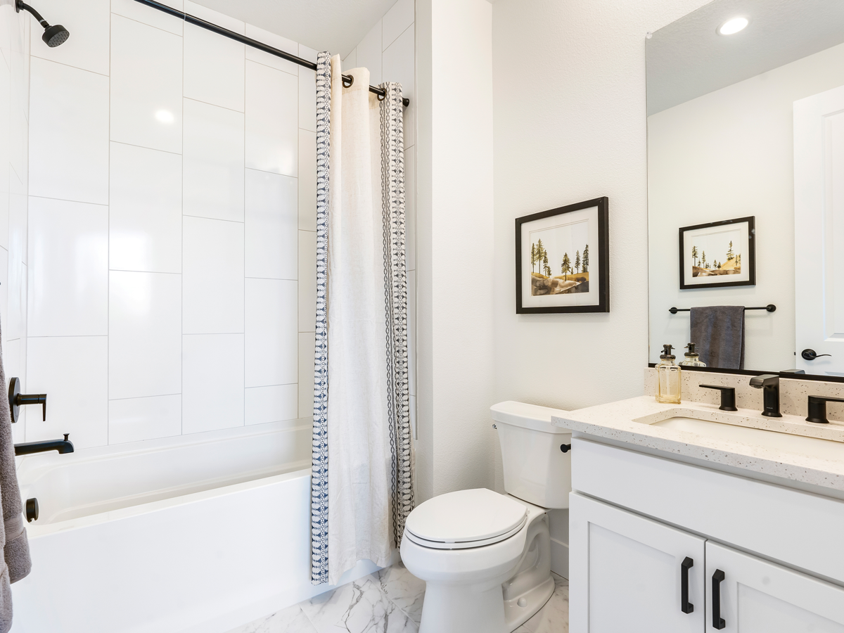 Grand View Rockess Farmhouse House Bathroom