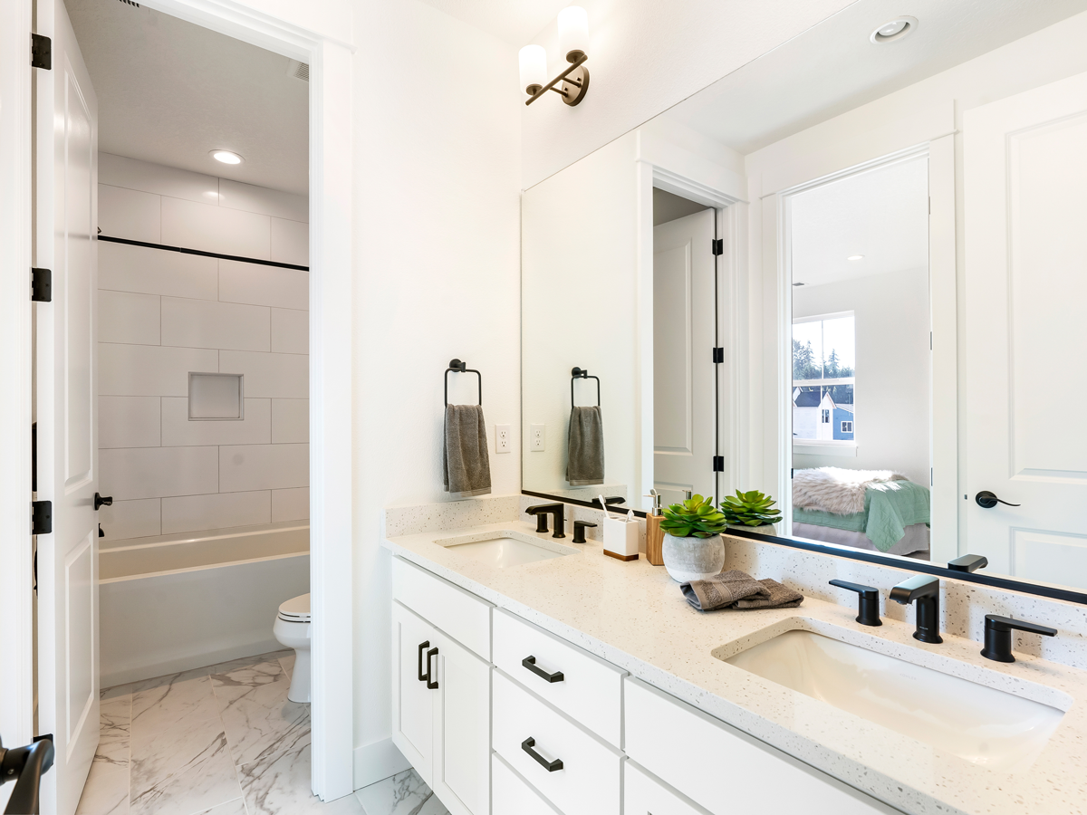 Grand View Rockess Farmhouse House Bathroom