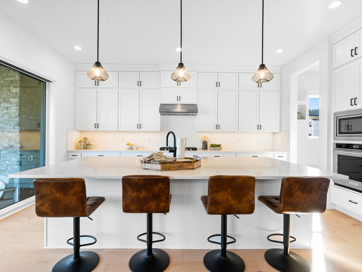 Grand View Rockess Farmhouse House kitchen