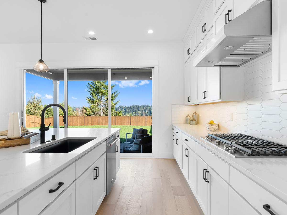 Grand View Rockess Farmhouse House kitchen