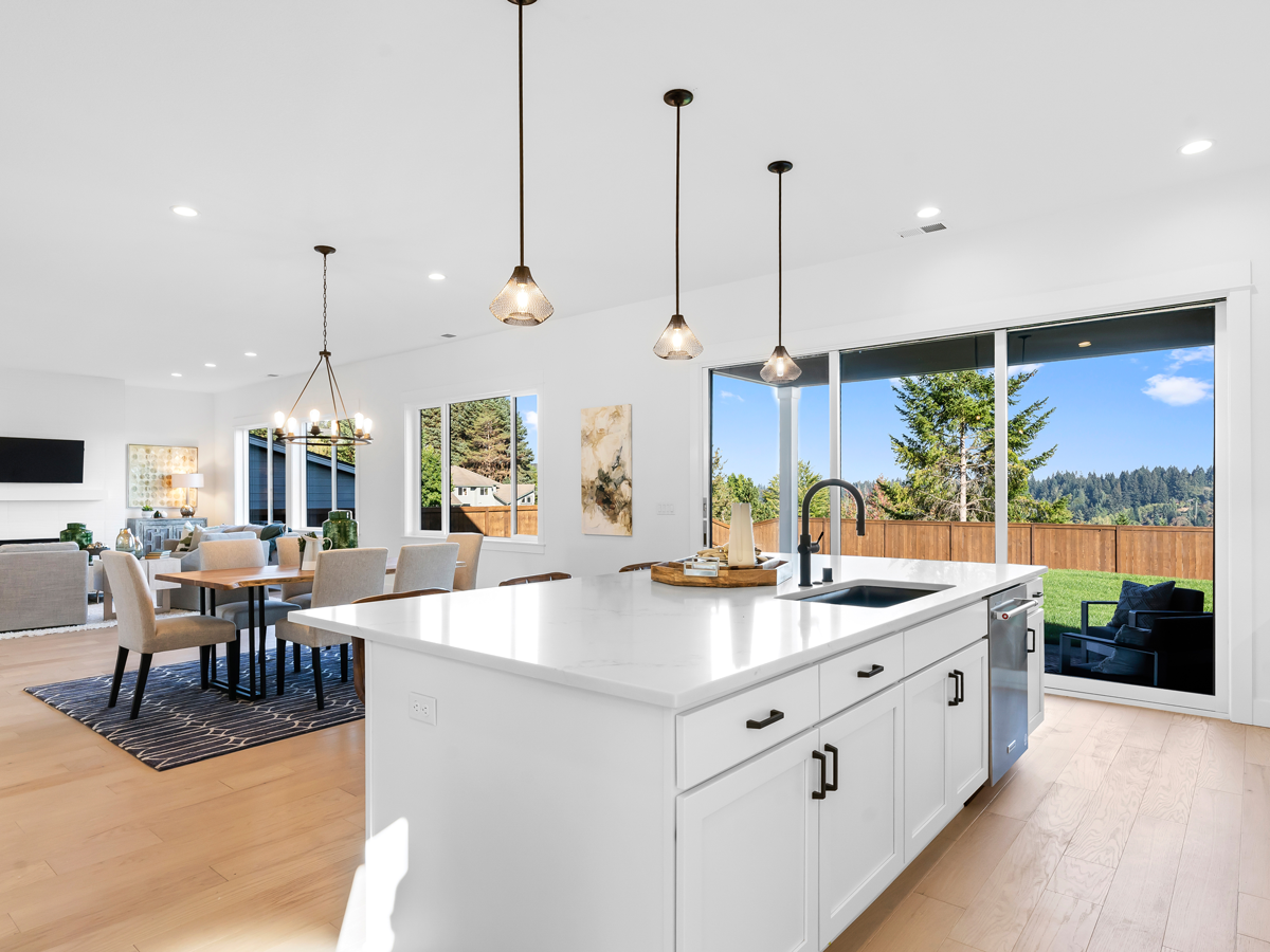 Grand View Rockess Farmhouse House kitchen