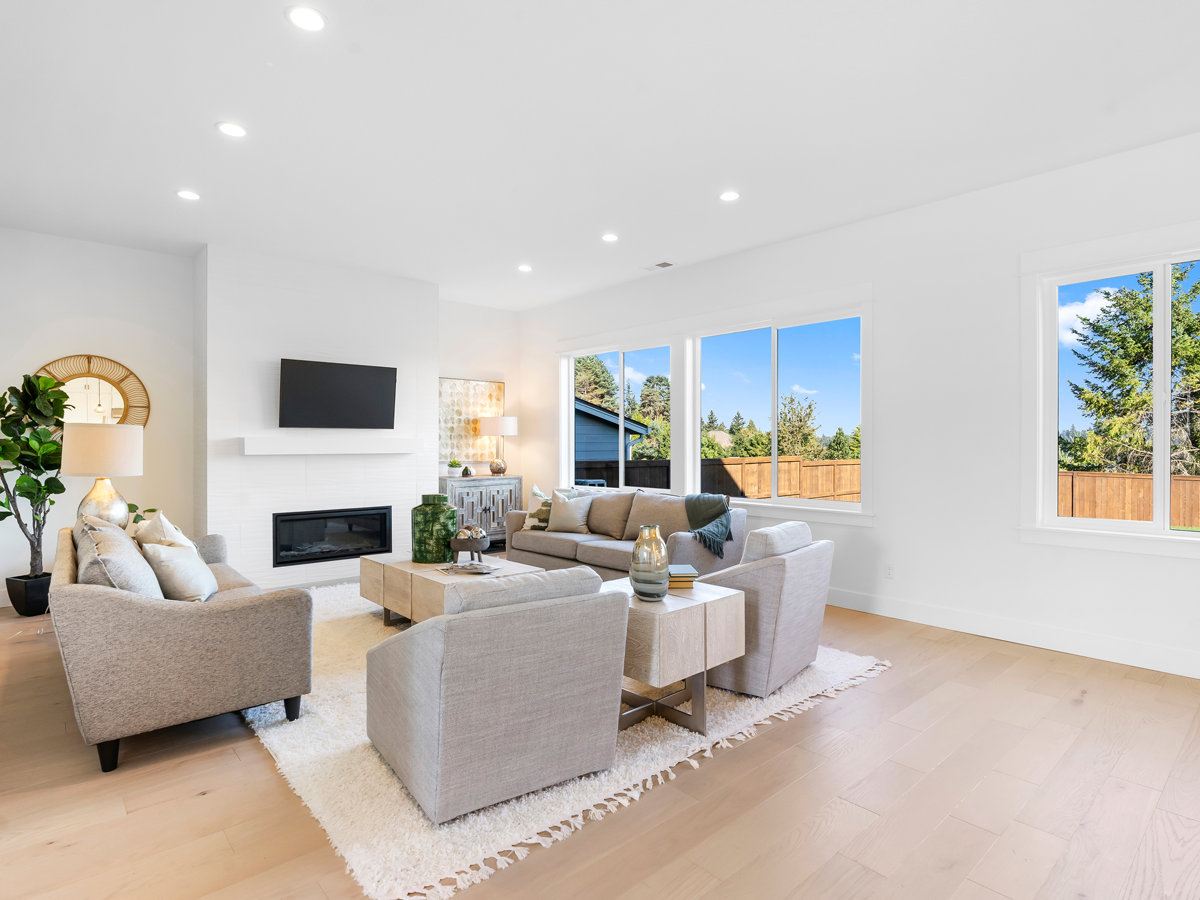 Grand View Rockess Farmhouse House Living Room