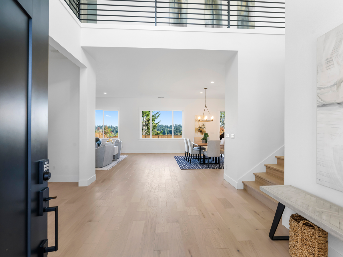 Grand View Rockess Farmhouse House Living Area