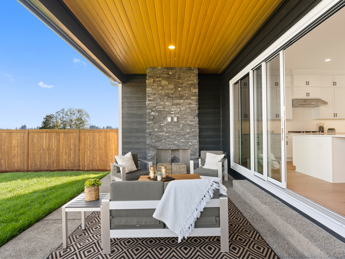 Grand View Rockess Farmhouse House Patio