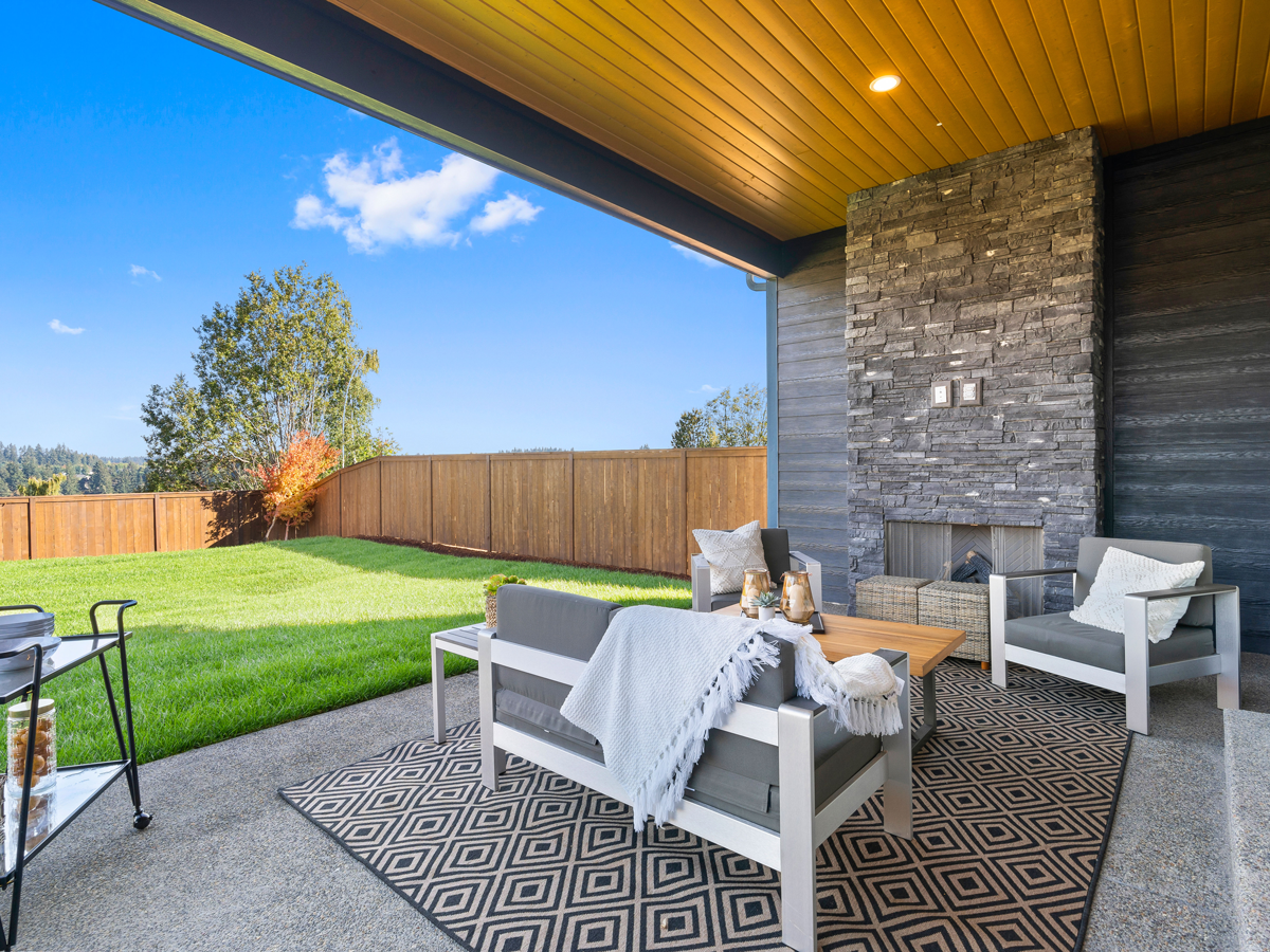 Grand View Rockess Farmhouse House Patio